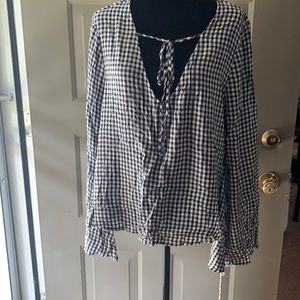 Bulk/white gingham style top